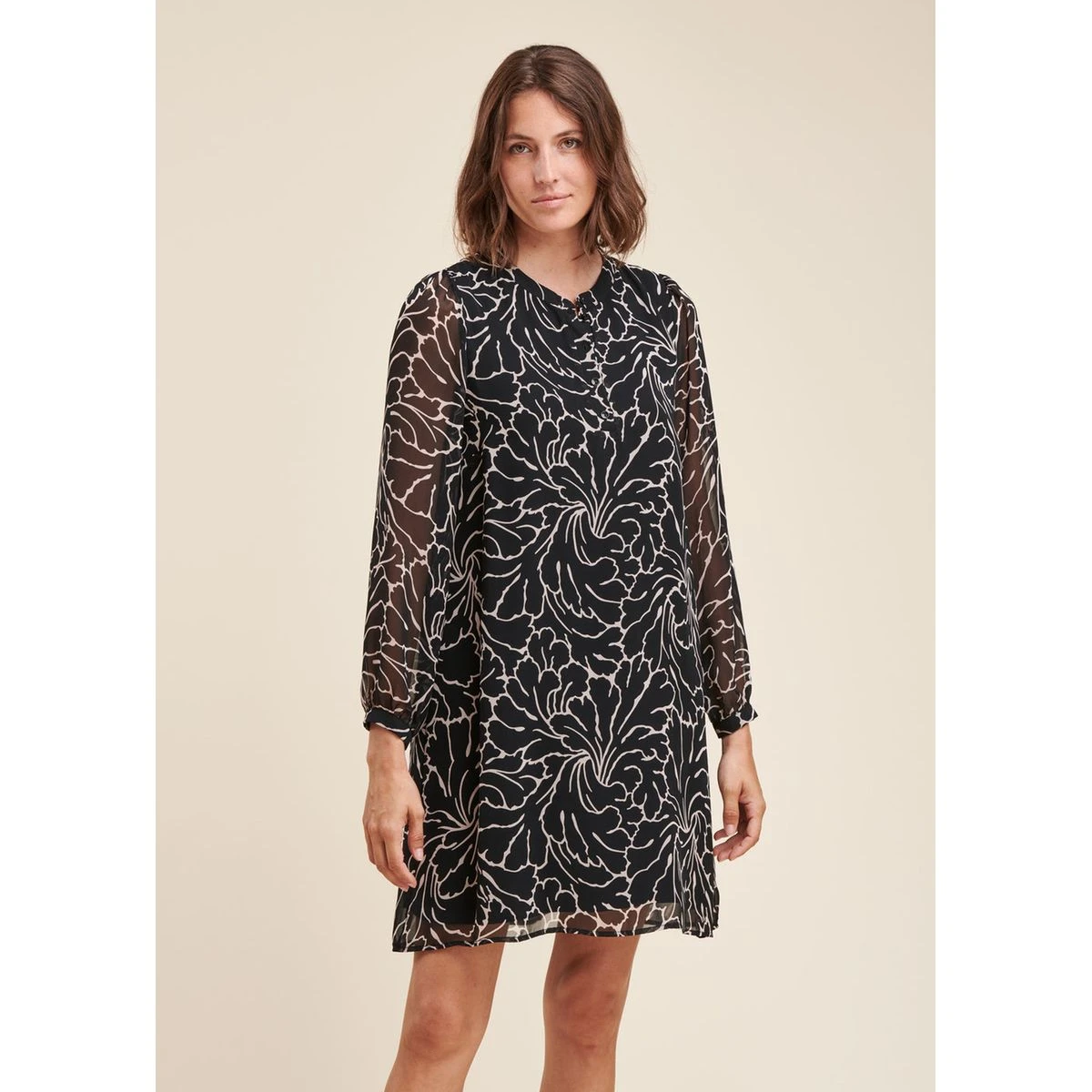 Robe Courte En Voile De Polyester Recyclé à Imprimé Floral 2 Robe Courte En Voile De Polyester Recyclé à Imprimé Floral – Image 2