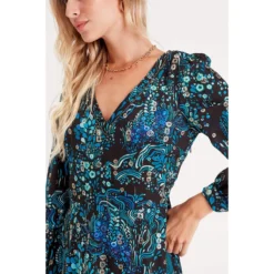 Robe évasée Col En V -Velousia Soldes Boutique 082c17c7fa10e3d1929a5a3f0564f883