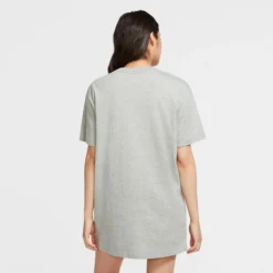 Nike Robe T-shirt Sportswear, Couple Ample 8 Nike Robe T-shirt Sportswear, Couple Ample -Velousia Soldes Boutique 0f06de993db2a9d2ac8df2cc54b65a8e