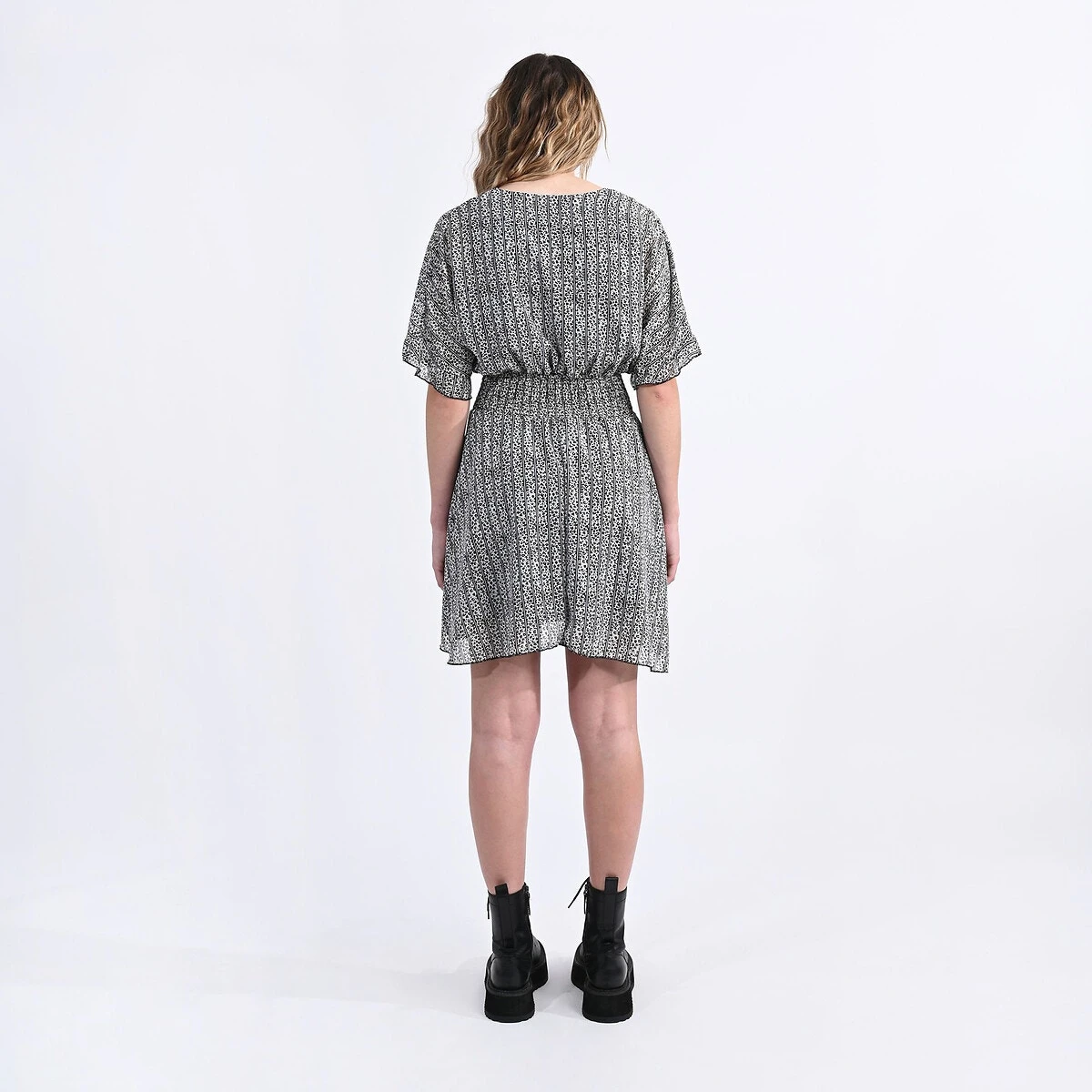 Robe Courte Effet Cache-cœur 3 Robe Courte Effet Cache-cœur – Image 3