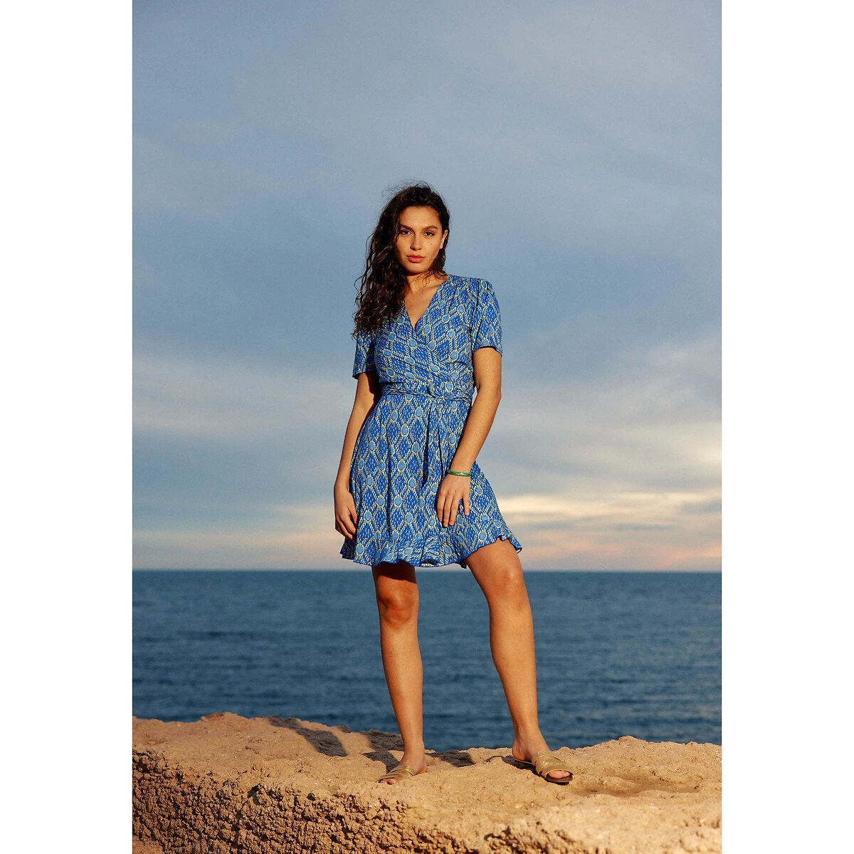 LA PETITE ETOILE Robe Courte Imprimée, Manches Courtes BRIDGETTE 3 LA PETITE ETOILE Robe Courte Imprimée, Manches Courtes BRIDGETTE – Image 3