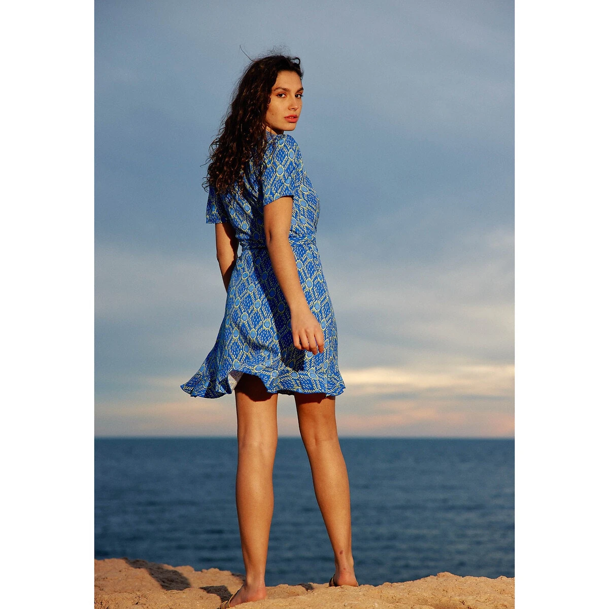 LA PETITE ETOILE Robe Courte Imprimée, Manches Courtes BRIDGETTE 2 LA PETITE ETOILE Robe Courte Imprimée, Manches Courtes BRIDGETTE – Image 2