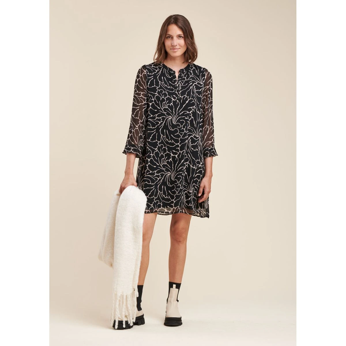 Robe Courte En Voile De Polyester Recyclé à Imprimé Floral 1 Robe Courte En Voile De Polyester Recyclé à Imprimé Floral