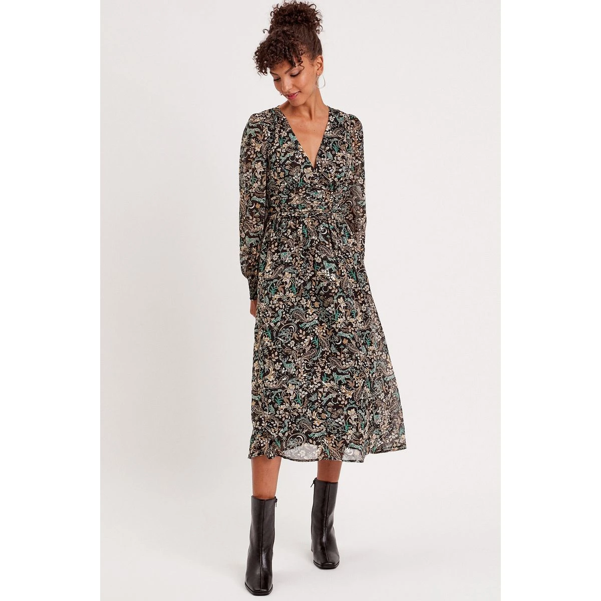 Robe Midi évasée Col En V 5 Robe Midi évasée Col En V – Image 5