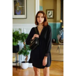 LA PETITE ETOILE Robe EVANGELINE Courte, Manches Longues, Col V 18 LA PETITE ETOILE Robe EVANGELINE Courte, Manches Longues, Col V -Velousia Soldes Boutique 7b0387f18bf6d28ff5a2a2f2393ce084