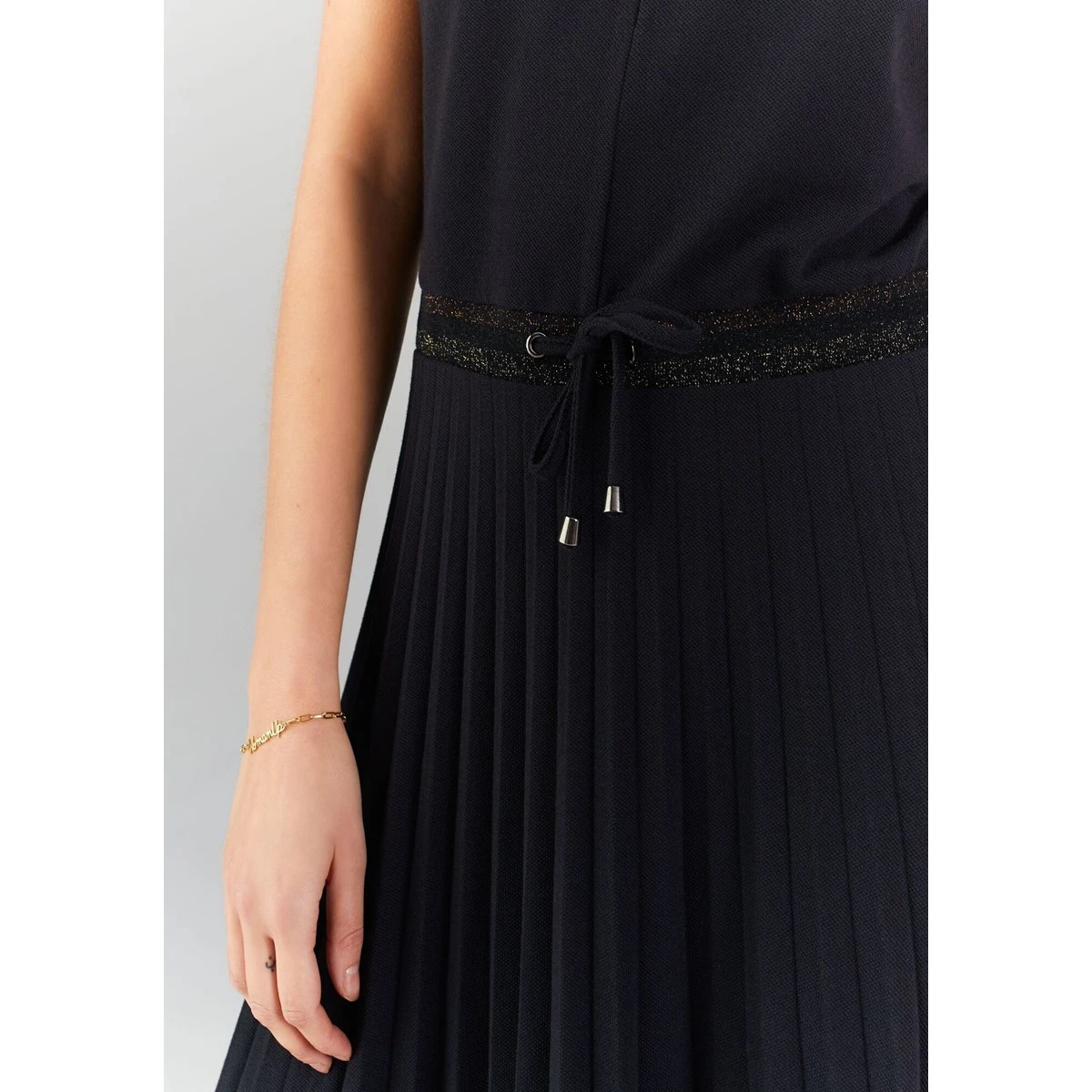 Robe Longue Maille Plissée 4 Robe Longue Maille Plissée – Image 4