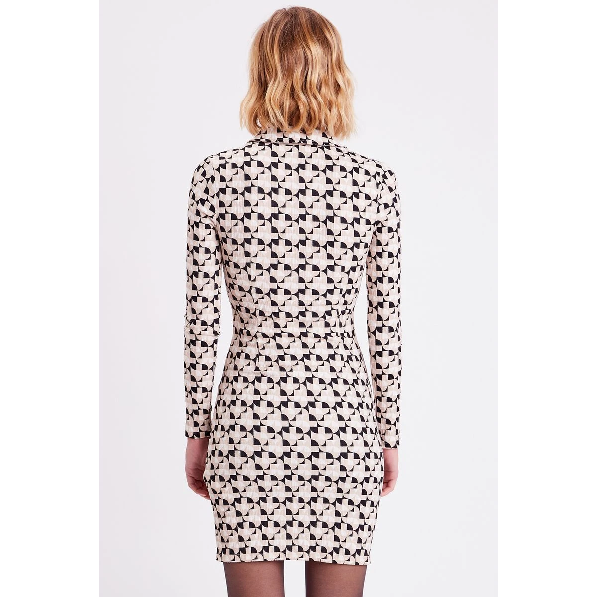 Robe Ajustée Froncée 9 Robe Ajustée Froncée – Image 9