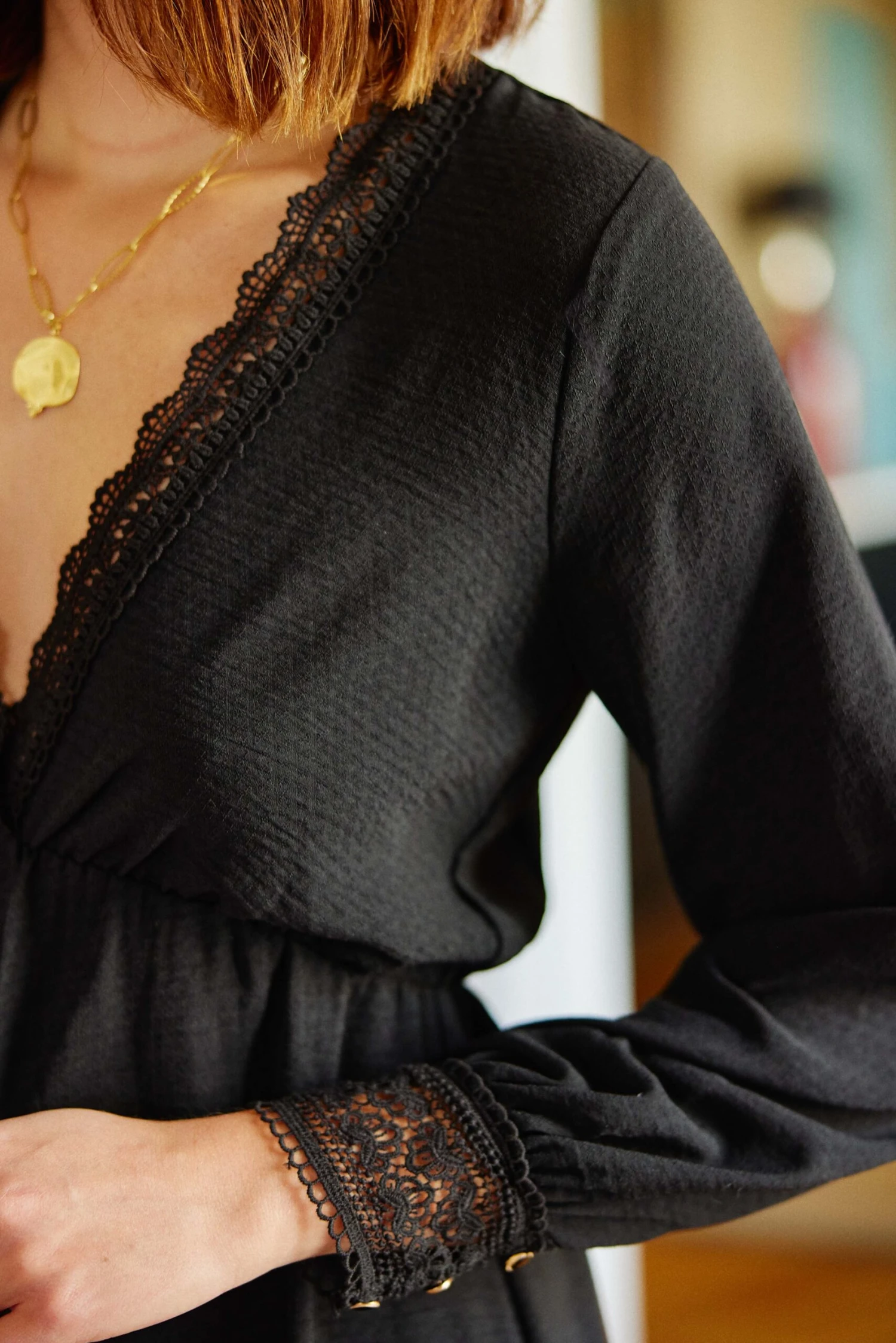 LA PETITE ETOILE Robe EVANGELINE Courte, Manches Longues, Col V 11 LA PETITE ETOILE Robe EVANGELINE Courte, Manches Longues, Col V – Image 11