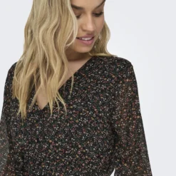 ONLY Robe Courte Fleurie, Col V 33 ONLY Robe Courte Fleurie, Col V -Velousia Soldes Boutique 976183c7ed504d1718257cd303eea26b