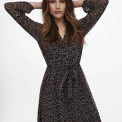 ONLY Robe Courte Fleurie, Col V 25 ONLY Robe Courte Fleurie, Col V -Velousia Soldes Boutique 99f0565fa4cebb7db2d453d202823119