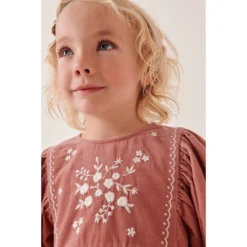 Next Robe Brodée à Manches Longues En Velours Côtelé -Velousia Soldes Boutique 9bdb31ad01e1c53b718c12b196e74803