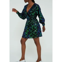Robe Cache-cœur Courte à Sequins LORETTE 13 Robe Cache-cœur Courte à Sequins LORETTE -Velousia Soldes Boutique a8019f3b50c17ab5e774794f96a2db9d