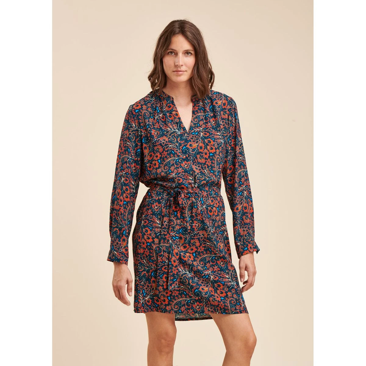 Robe Courte Ample à Imprimé Floral En Viscose Ecovero 2 Robe Courte Ample à Imprimé Floral En Viscose Ecovero – Image 2