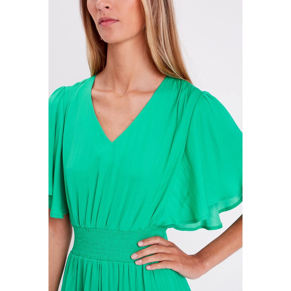 Robe Cintrée Smockée Satin 6 Robe Cintrée Smockée Satin – Image 6