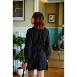 LA PETITE ETOILE Robe EVANGELINE Courte, Manches Longues, Col V 19 LA PETITE ETOILE Robe EVANGELINE Courte, Manches Longues, Col V -Velousia Soldes Boutique c2279dfb95243622757d1d6b3ef35ec0