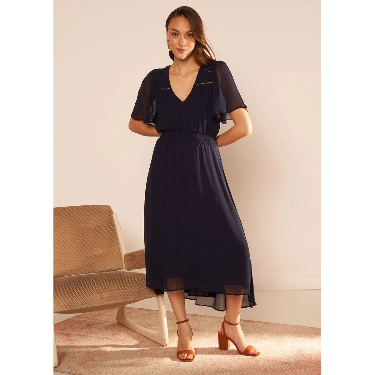 Robe Midi Avec Manches Volantées 2 Robe Midi Avec Manches Volantées – Image 2