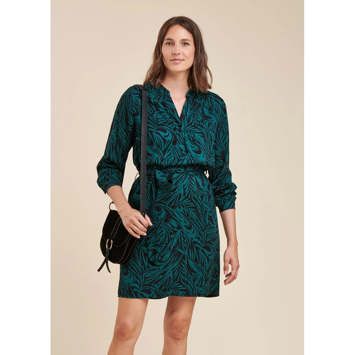 Robe Courte Coupe Droite à Imprimé Bicolore 5 Robe Courte Coupe Droite à Imprimé Bicolore – Image 5