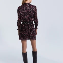 Ikks Robe Imprimé Cherry Rock Dévoré 12 Ikks Robe Imprimé Cherry Rock Dévoré -Velousia Soldes Boutique e97d5bdb56754e9f5841b64f3595e285 scaled