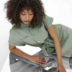 ONLY Robe Courte à Nouer 15 ONLY Robe Courte à Nouer -Velousia Soldes Boutique fabb8994e327fe042f53f09b2a4abe2d